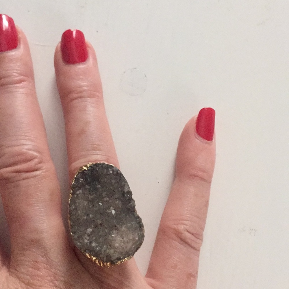 Adjustable quartzite ring